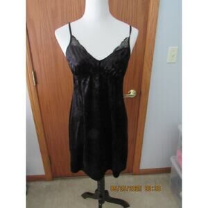 Apt 9 black velvet nightgown size M